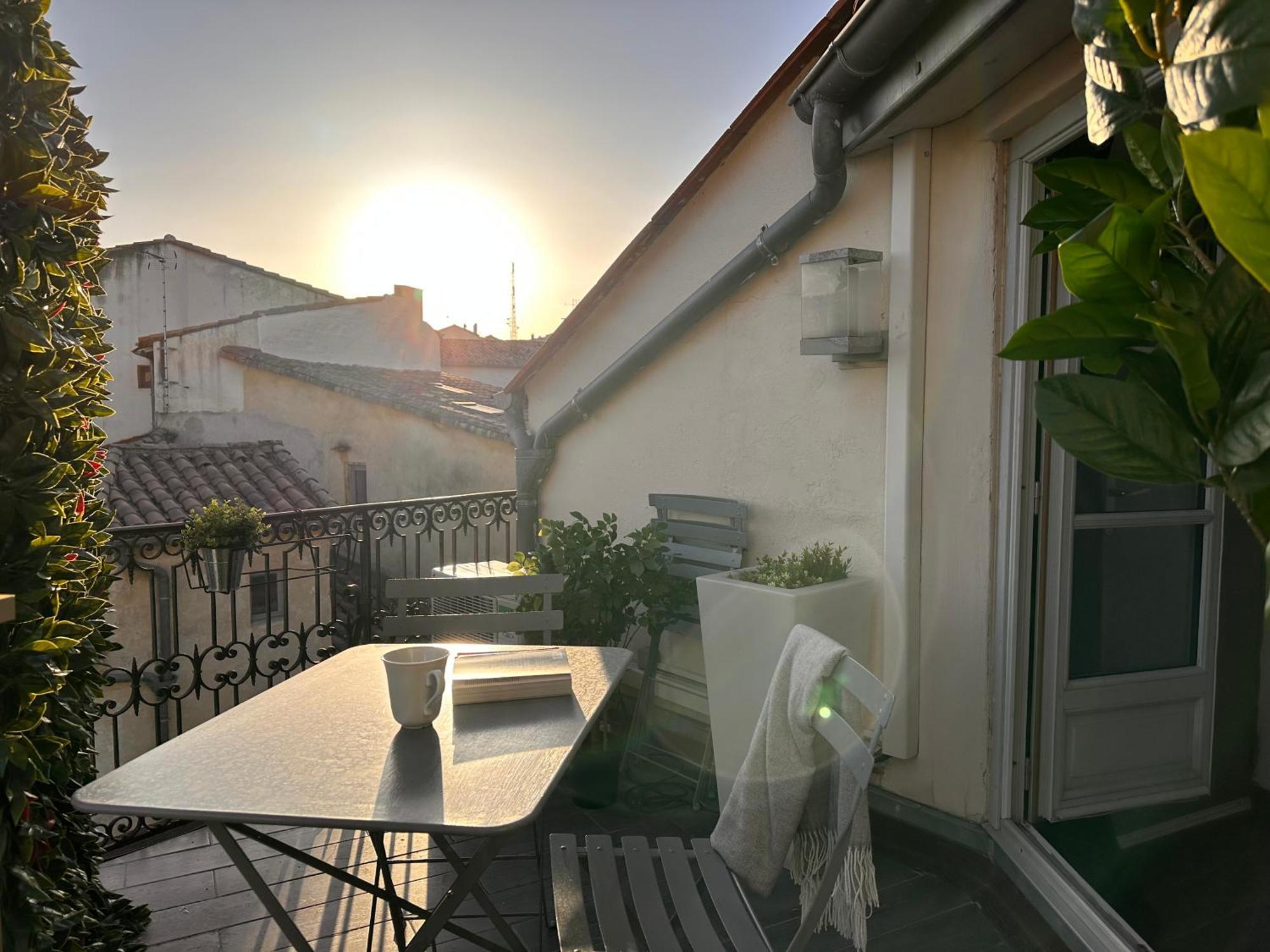 Apartamento La Terrasse, Vue Sur Les Toits De Montpellier Exterior foto